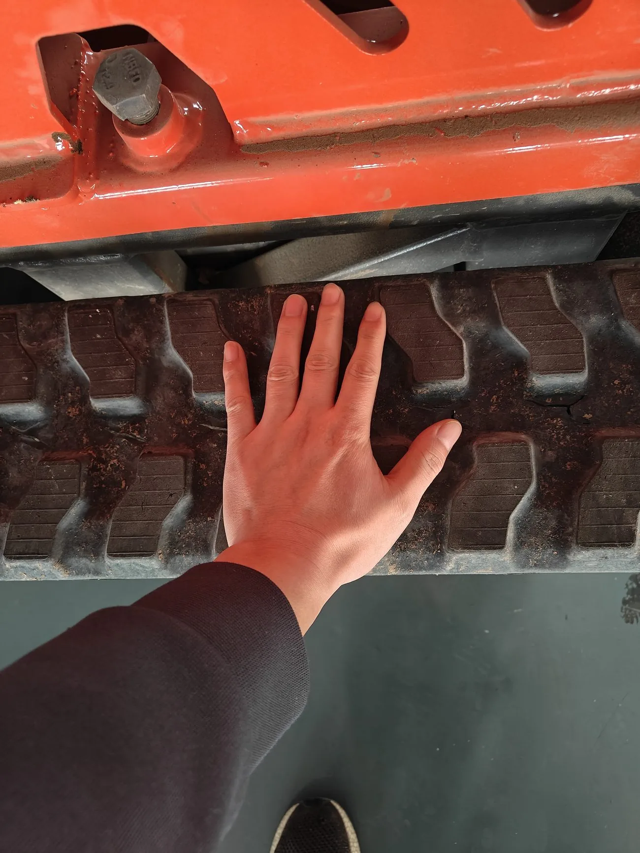 Wide rubber track on C1200 compact crawler loader