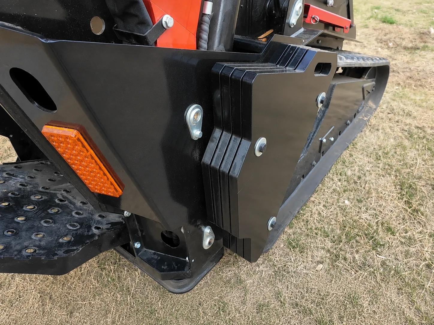 V1000 rear counterweight and side protection detail