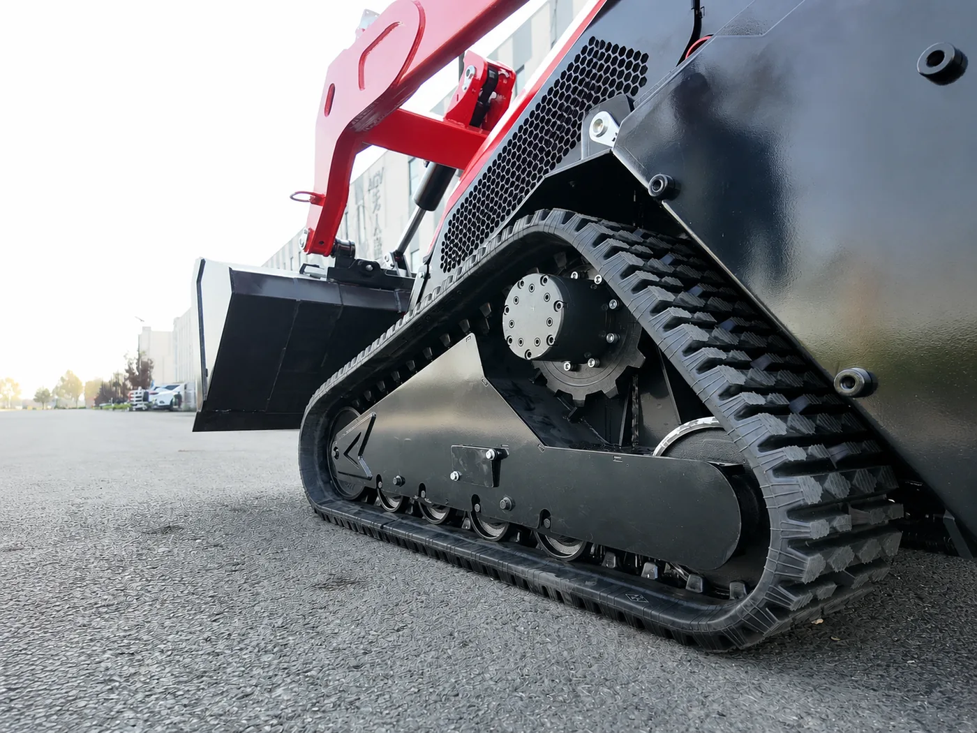V1000 rubber track and drive system close-up