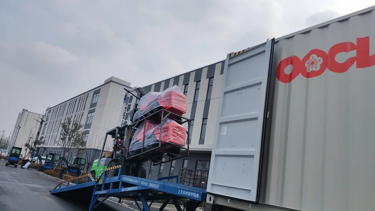 KORVA T360 tracked mini skid steer loader container loading for international shipment