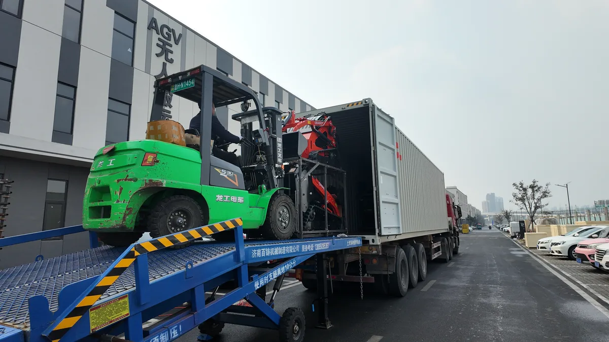 KORVA T750 tracked mini skid steer loader container loading for international shipment