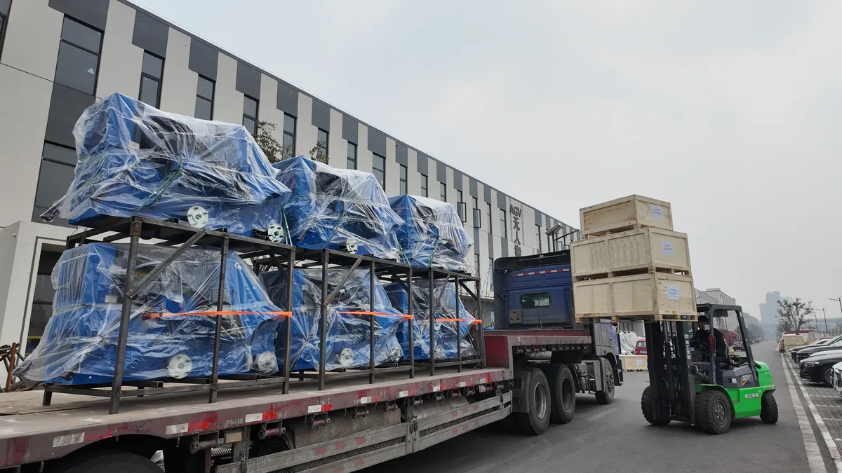 KORVA V1000 tracked skid steer loader container loading for international shipment