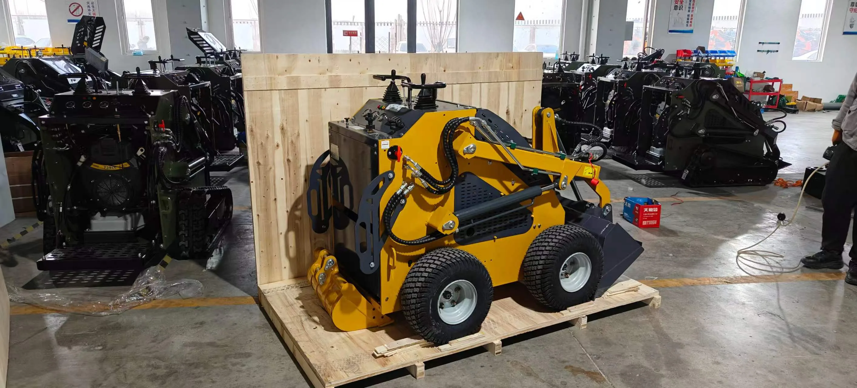 KORVA V1000 tracked skid steer loader export wooden packing for overseas shipment