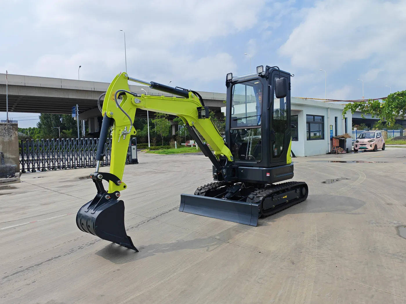KORVA GW25 cabin compact excavator front angle