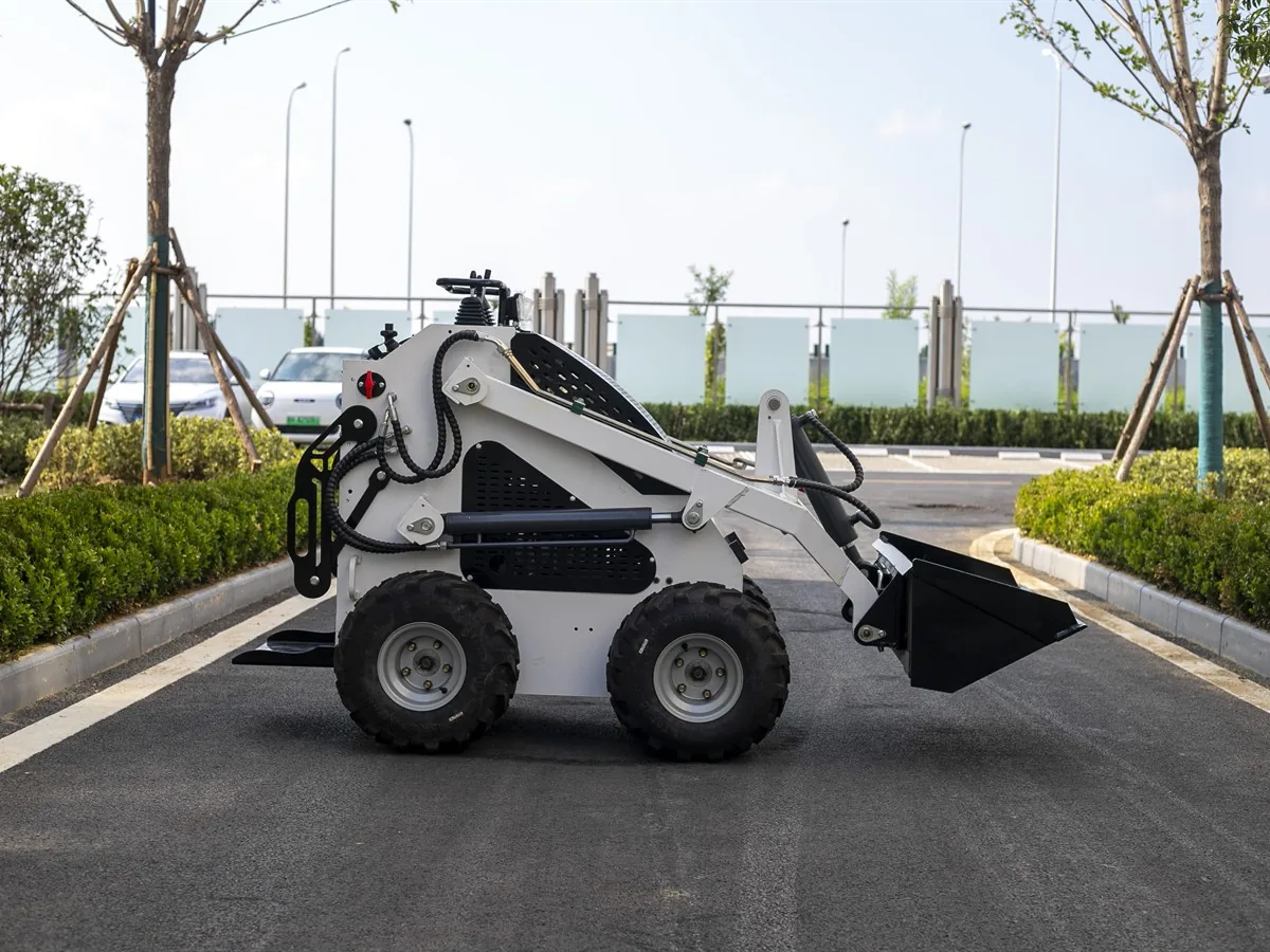 KORVA S360 wheel mini skid steer loader side view