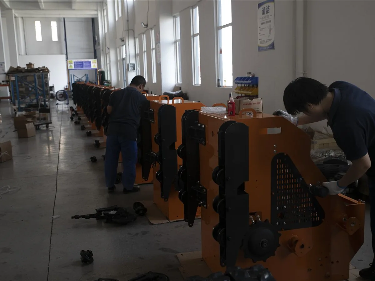 Compact mini skid steer loader assembly workstation for OEM orders